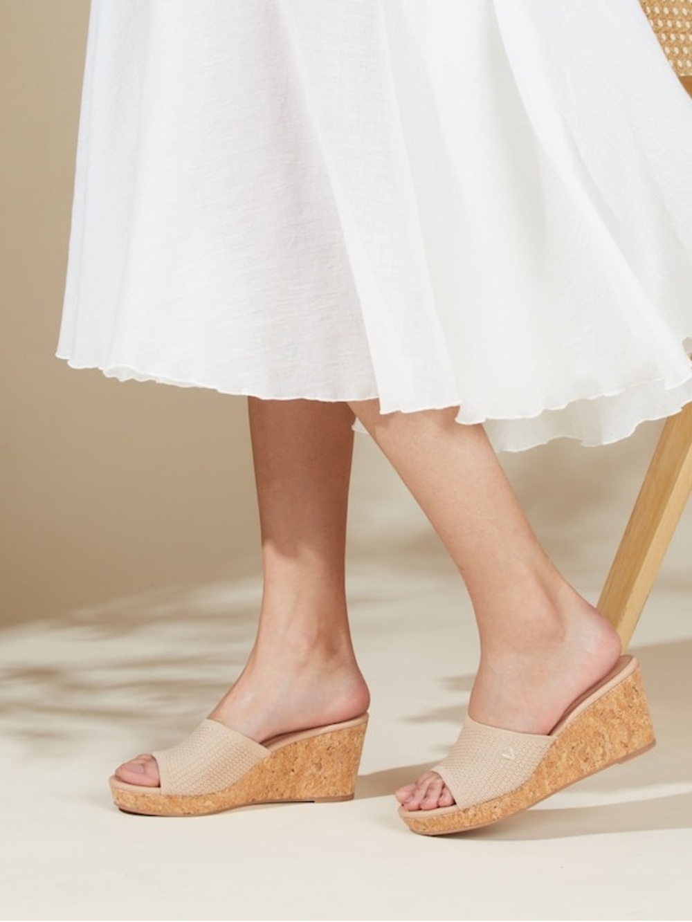 NWOB Vivaia Stacey Round Toe Wedge Sandals Shoes Cork Comfortable Size 10.5